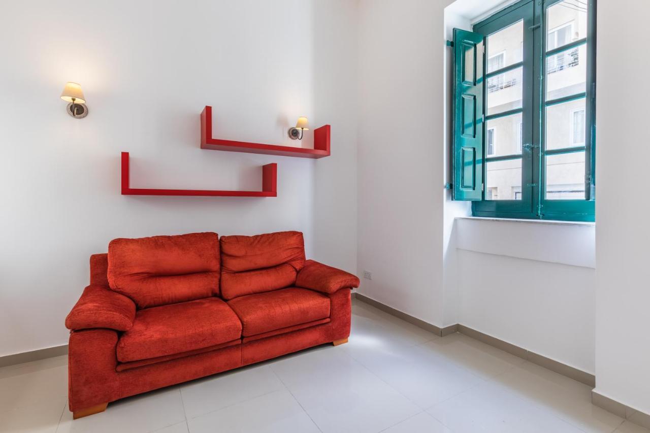 Charming Four Bedroom Townhouse One Minute Away From The Seafront Sliema Exterior foto